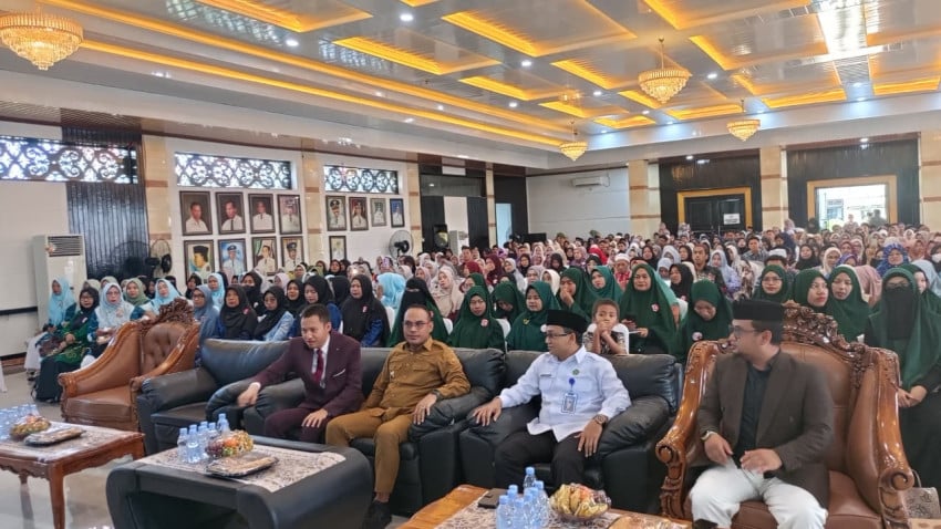 dorong-kompetensi-pendidik-800-guru-madrasah-hadiri-seminar-nasional-fee.jpg