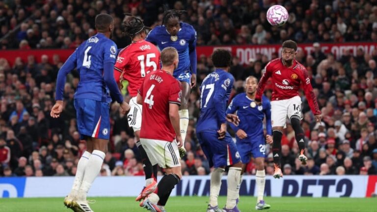 hasil-liga-inggris-dramatis-manchester-united-tundukkan-chelsea-21-oef.jpg
