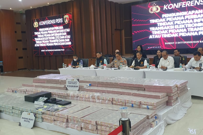 polri-buru-sosok-d-si-pemberi-informasi-rekening-dormant-rp204-miliar-iqp.jpg