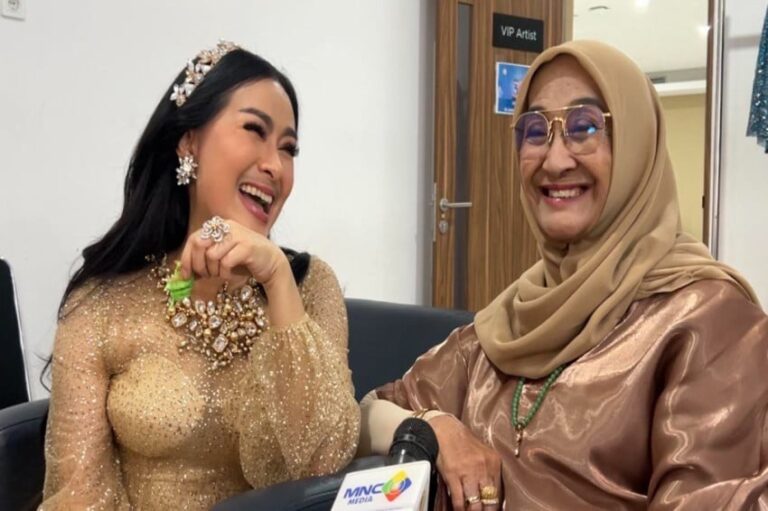 cerita-iis-dahlia-bikin-haru-penonton-saat-ajak-ibunda-bernyanyi-di-kilau-raya-mnc-tv-ke34-qwv.jpg