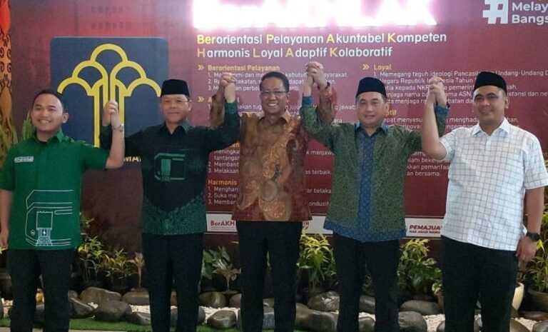mardiono-dan-agus-suparmanto-sepakat-islah-menkum-terbitkan-sk-baru-pengurus-ppp-tnw.jpg