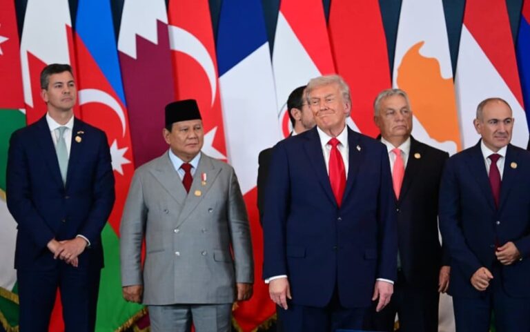 momen-donald-trump-2-kali-puji-prabowo-di-ktt-perdamaian-gaza-euo.jpg