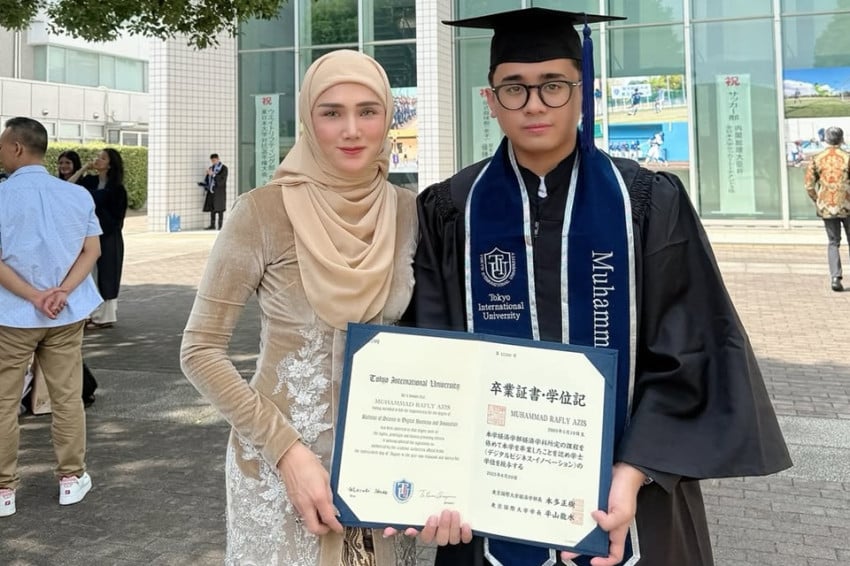 mulan-jameela-hadiri-wisuda-putranya-di-jepang-ahmad-dhani-alhamdulillah-jzt.jpg
