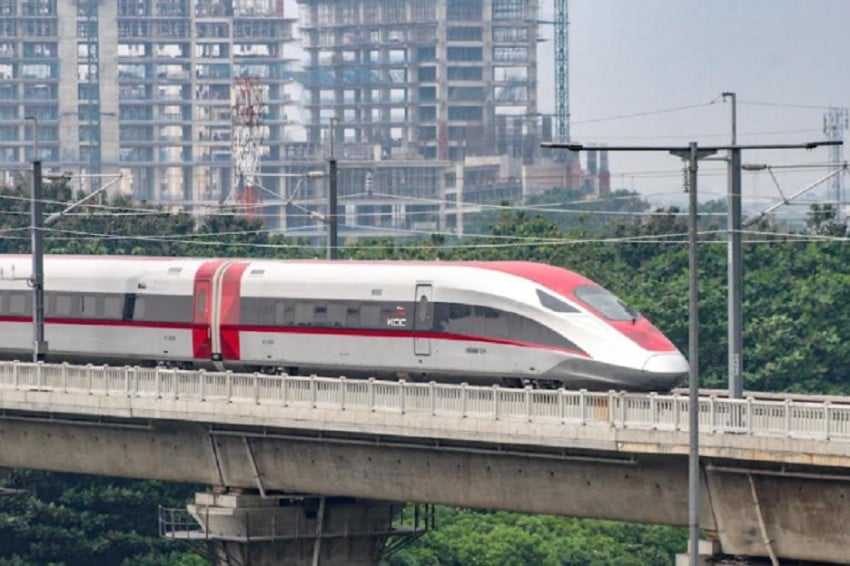335-ribu-wna-naiki-kereta-cepat-whoosh-pada-2025-ngk.jpg