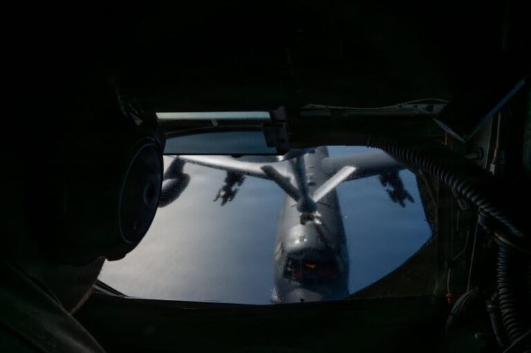 apa-itu-pesawat-kc135-stratotanker-as-yang-dijuluki-pompa-bensin-terbang-yang-hilang-sinyal-cza.jpg