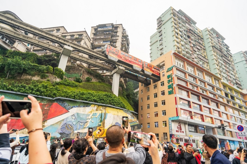 pesona-china-yang-berbeda-eksplor-keunikan-infrastruktur-chongqing-dan-alam-zhangjiajie-pqj.jpeg