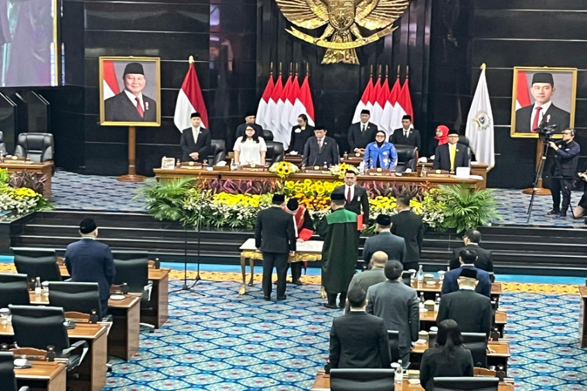 suhud-alynudin-dilantik-jadi-ketua-dprd-dki-jakarta-gcc.jpg