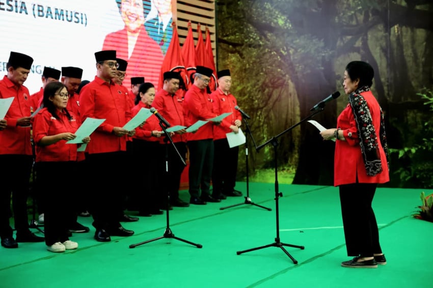megawati-minta-kader-pdip-bedah-akar-persoalan-orang-pintar-tapi-menganggur-bgx.jpg