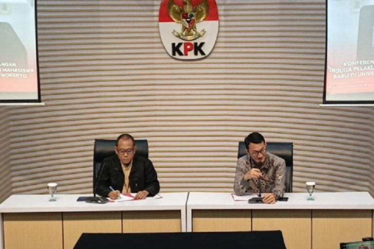 rektor-unsoed-dan-warek-iii-jadi-tersangka-pemerasan-dan-gratifikasi-mahasiswa-baru-ouj.jpg